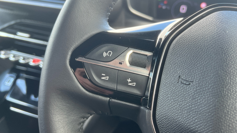 Peugeot 2008 1.2 PureTech 130 Allure 5dr Petrol Estate